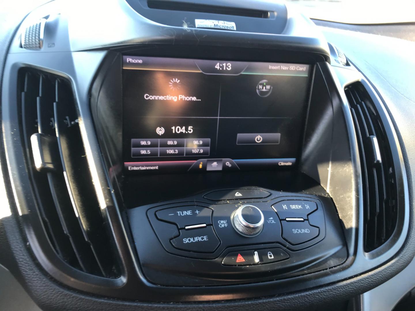 2013 Black /Black Ford Escape SE (1FMCU9G93DU) with an 2.0 V4 engine, Automatic transmission, located at 577 Chester Pike, Prospect Park, PA, 19076, (610) 237-1015, 39.886154, -75.302338 - Photo#16